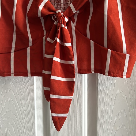 SHEIN Crop Top - Picture 2 of 8